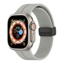 Lade das Bild in den Galerie-Viewer, Silikon-Uhrarmbänder mit Magnet Verschluss für Deine iWatch, Watch8, Apple Watch
